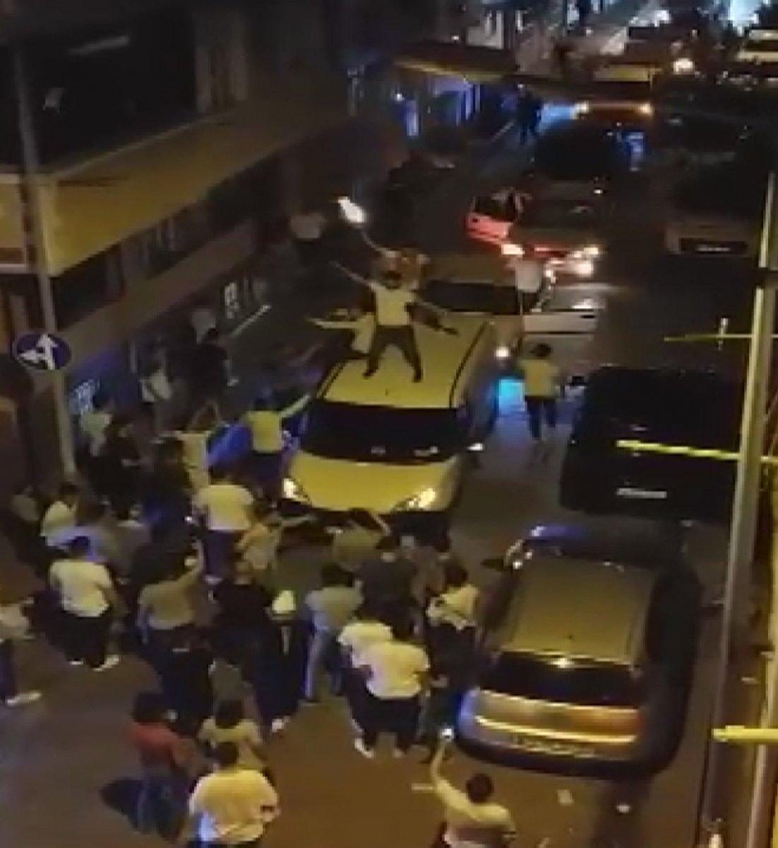 Sultangazi'de silahlı asker eğlencesi