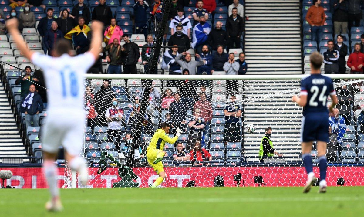Patrick Schick orta sahadan gol attı