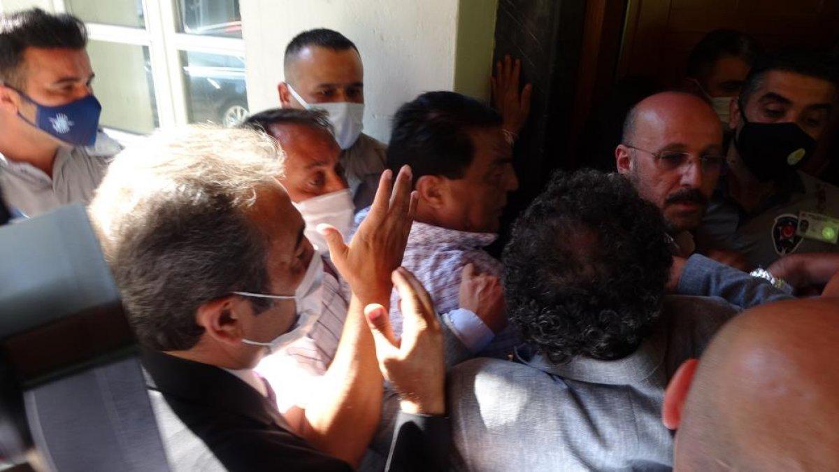 İyi Partililerin ve CHP'lilerin makam odasına girme mücadelesi