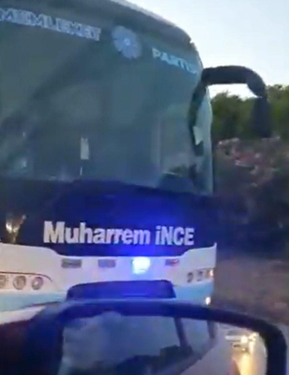 Memleket Partisi'nin seçim otobüsü arızalandı, yolda kaldı