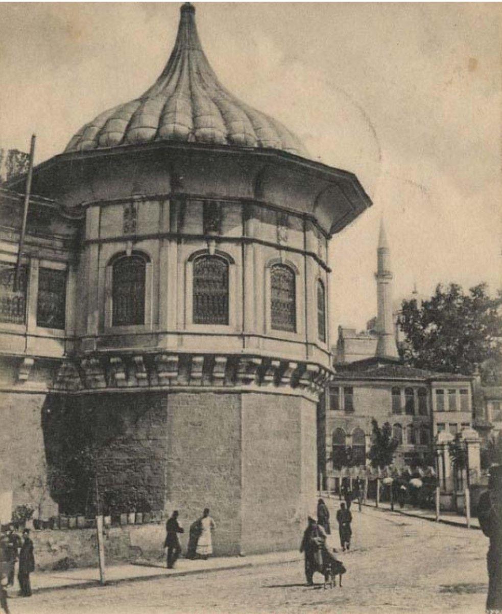 Ahmet Hamdi Tanpınar Edebiyat Müze Kütüphanesi