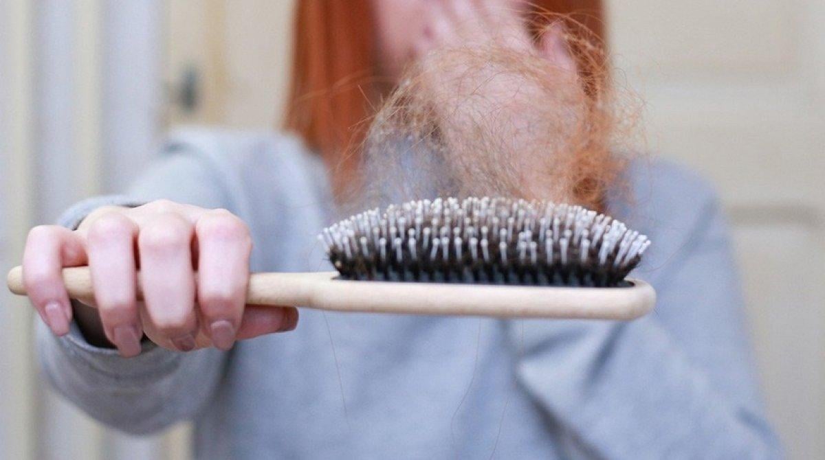 Saç dökülmesini önlemek için 11 doğal çözüm