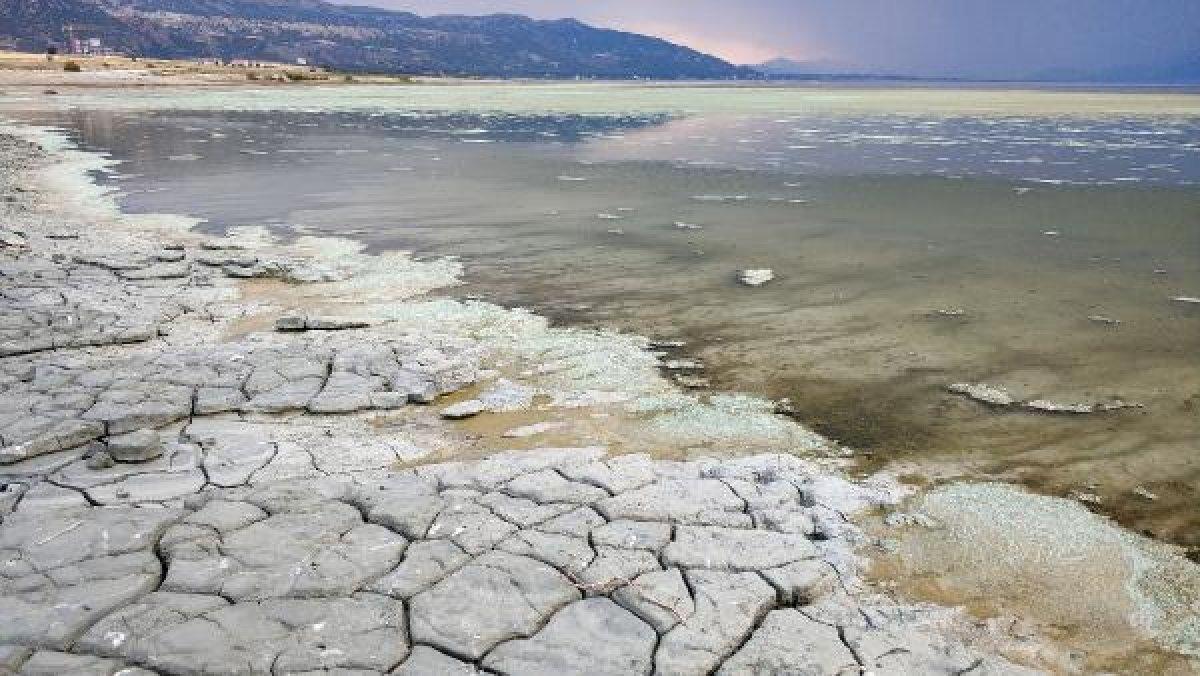 Burdur Gölü'nde suyun rengi değişti