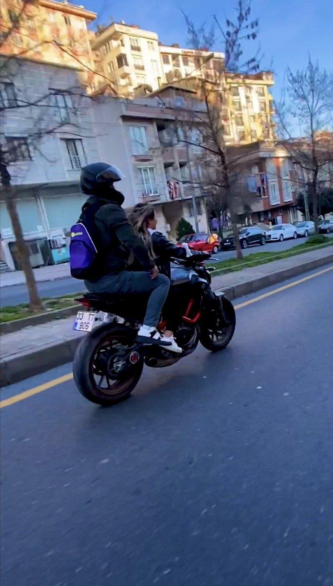 Kağıthane’de kız arkadaşıyla motosiklette yer değiştirdi