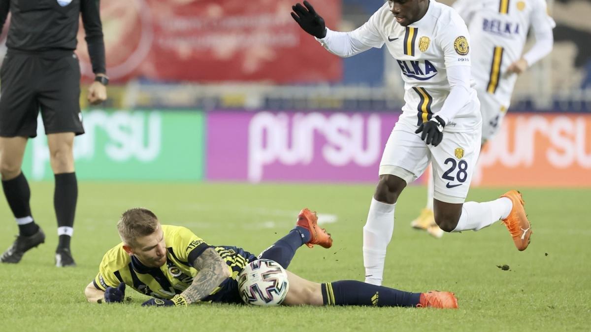 Adana Demirspor'un hedefinde Serdar Aziz var