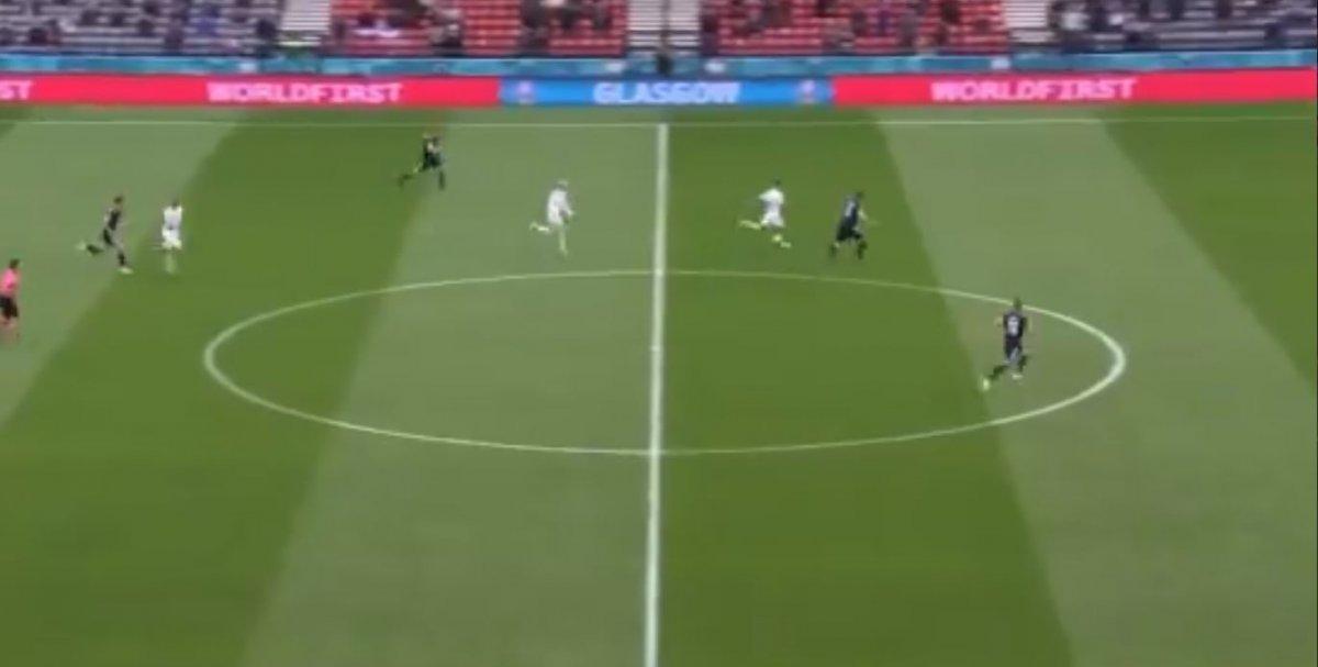 Patrick Schick orta sahadan gol attı