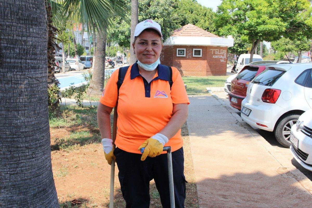 Mersin'de bulduğu tüm atıkları sanata dönüştürüyor