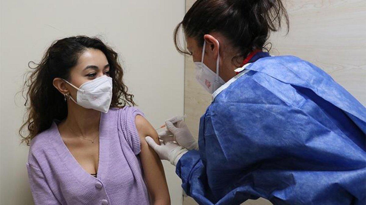 Fahrettin Koca: Hedeflediğimizden 92 bin 494 doz daha fazla aşı yaptık