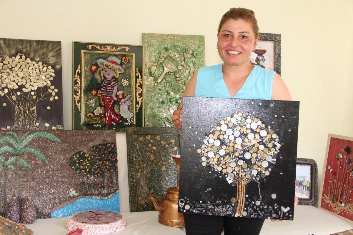 Mersin'de bulduğu tüm atıkları sanata dönüştürüyor