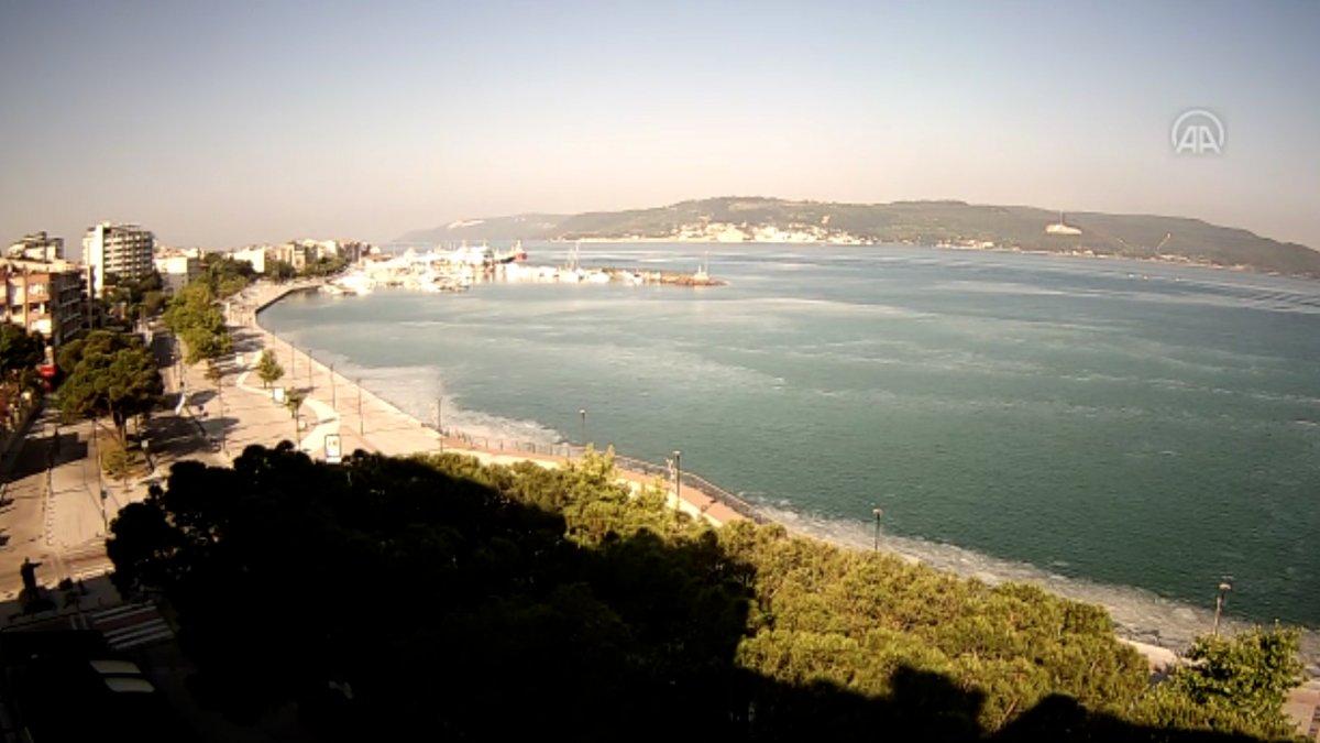 Çanakkale'de müsilajın sahilde yoğunlaşma anı böyle görüntülendi