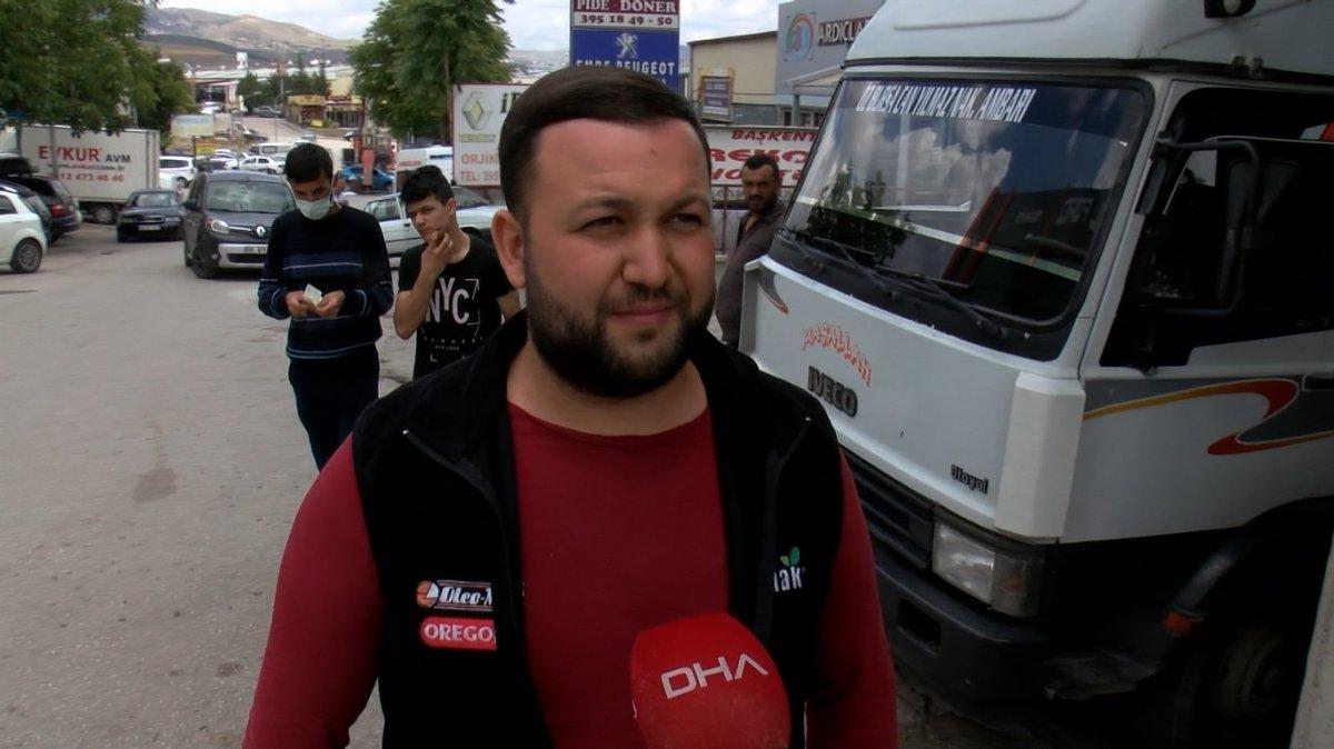 Ankara'da selde mahsur kalınca, yüzerek giden kişi halatla kurtardı