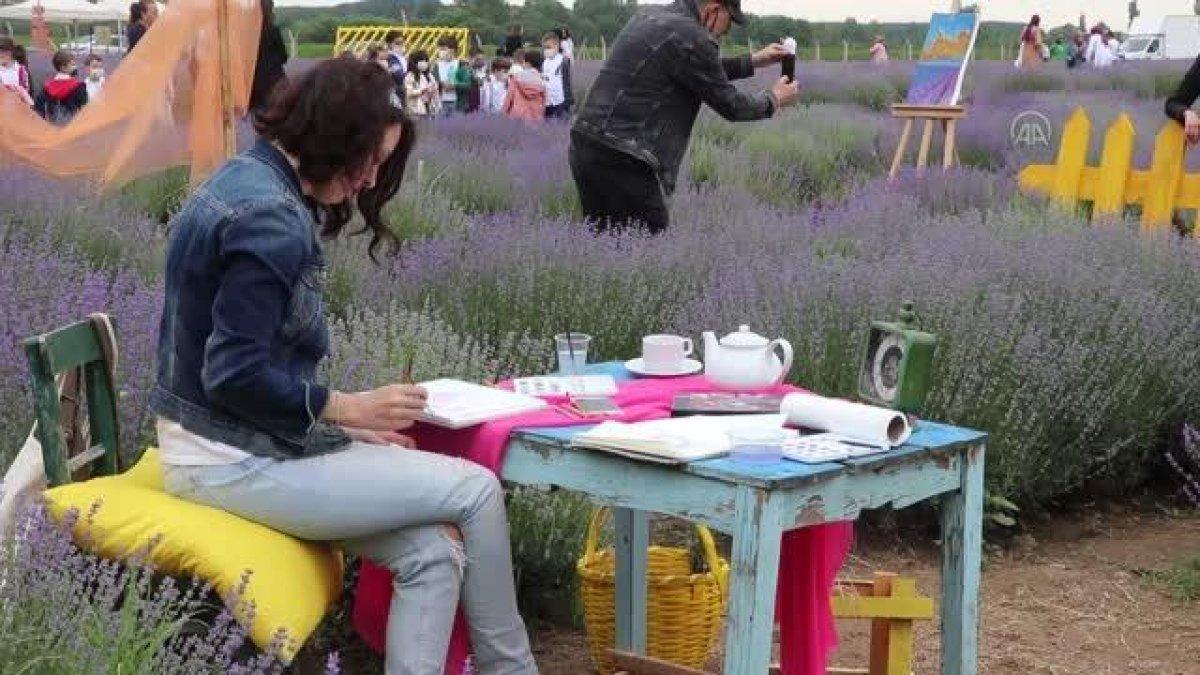 Edirneli ressamlar mor lavanta tarlalarını çizdi