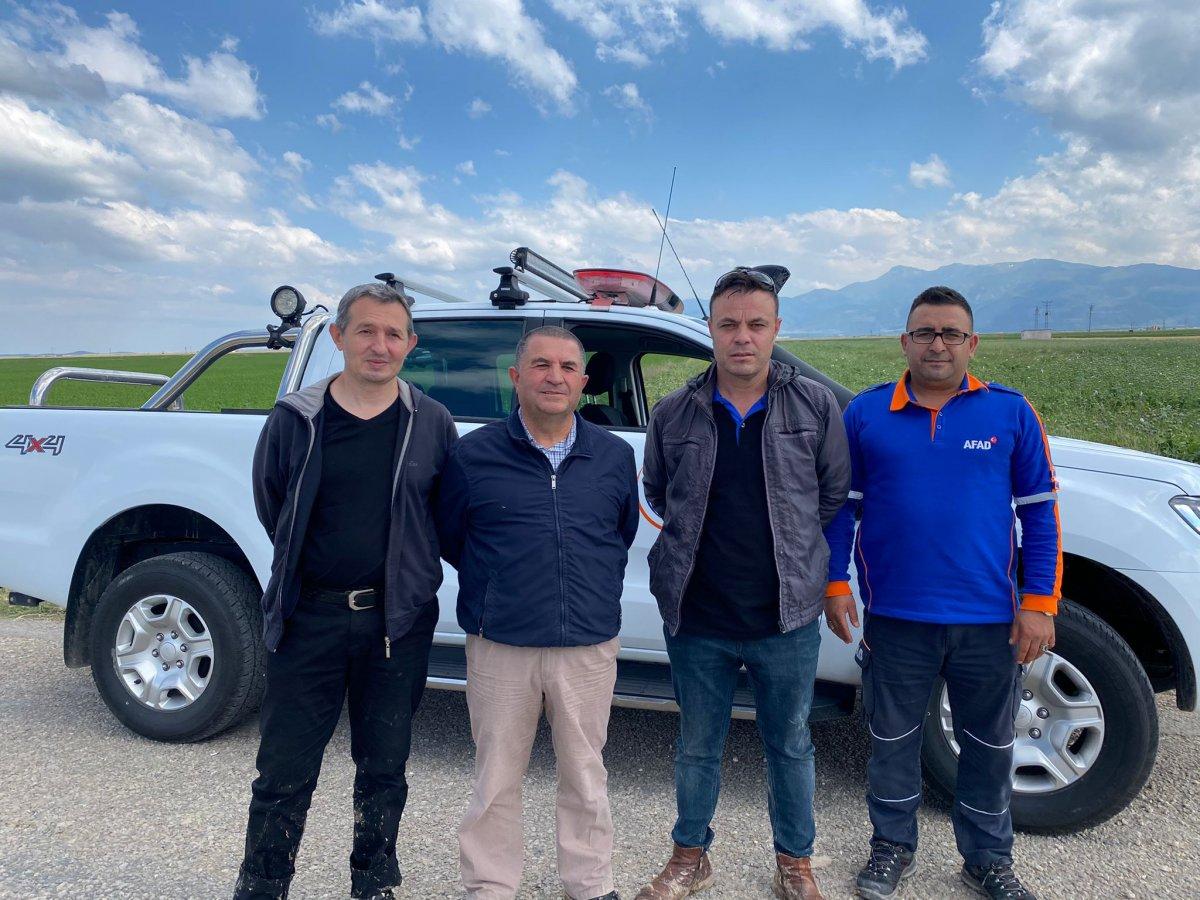 Afyonkarahisar’da 2 metre derinliğinde yarıklar meydana geldi