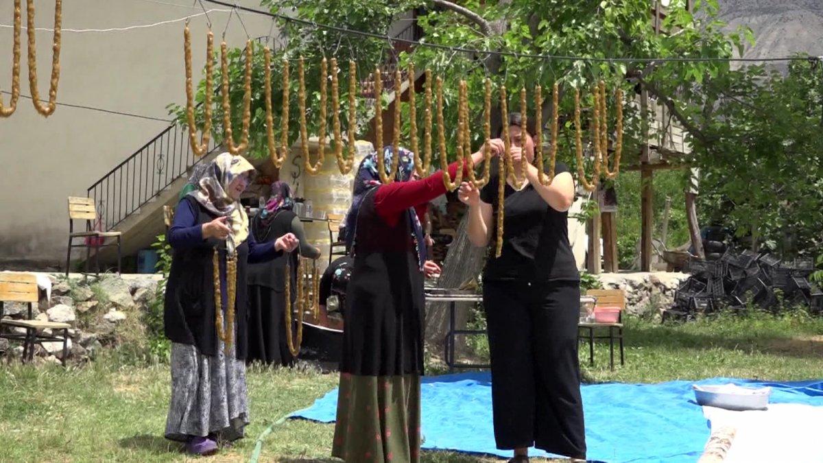 Artvinli kadınlar pestil ve köme için çalışmalara başladı