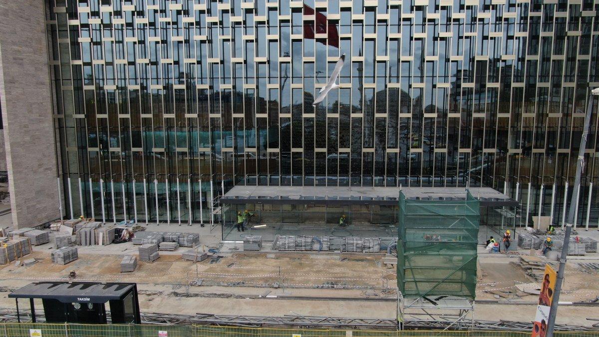 Atatürk Kültür Merkezi'nin ön cephesi ortaya çıktı