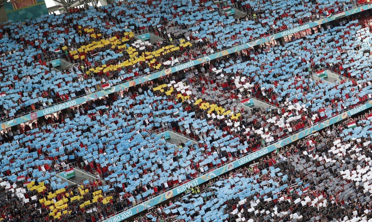Macaristan-Portekiz maçında tribünlerde renkli görüntüler oluştu
