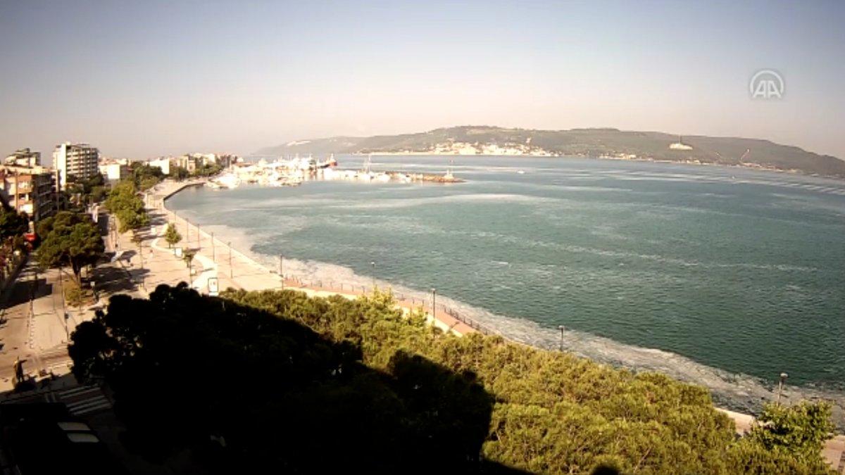 Çanakkale'de müsilajın sahilde yoğunlaşma anı böyle görüntülendi