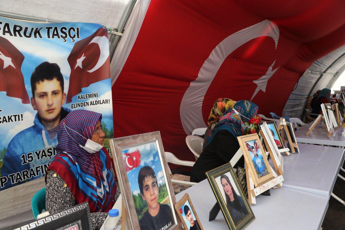 Evlat nöbetindeki baba: HDP’ye destek verenler ellerini vicdanlarına koysun