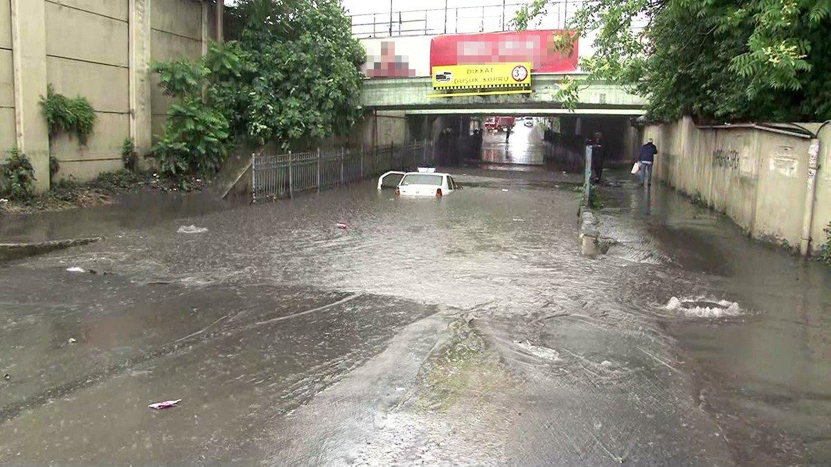 İstanbul'da sağanak hayatı felç etti