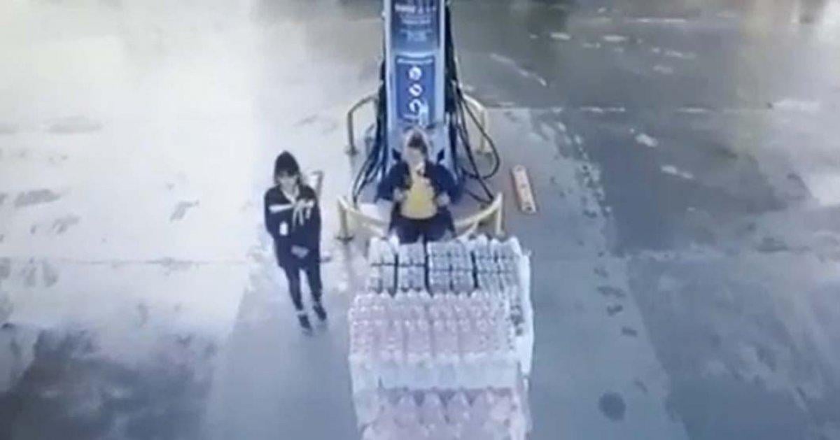 Ankara'da kamyonet yakıt istasyonuna daldı