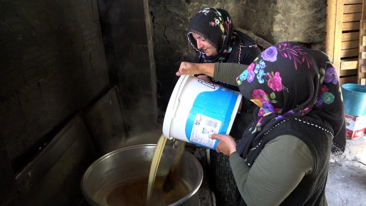 Artvinli kadınlar pestil ve köme için çalışmalara başladı