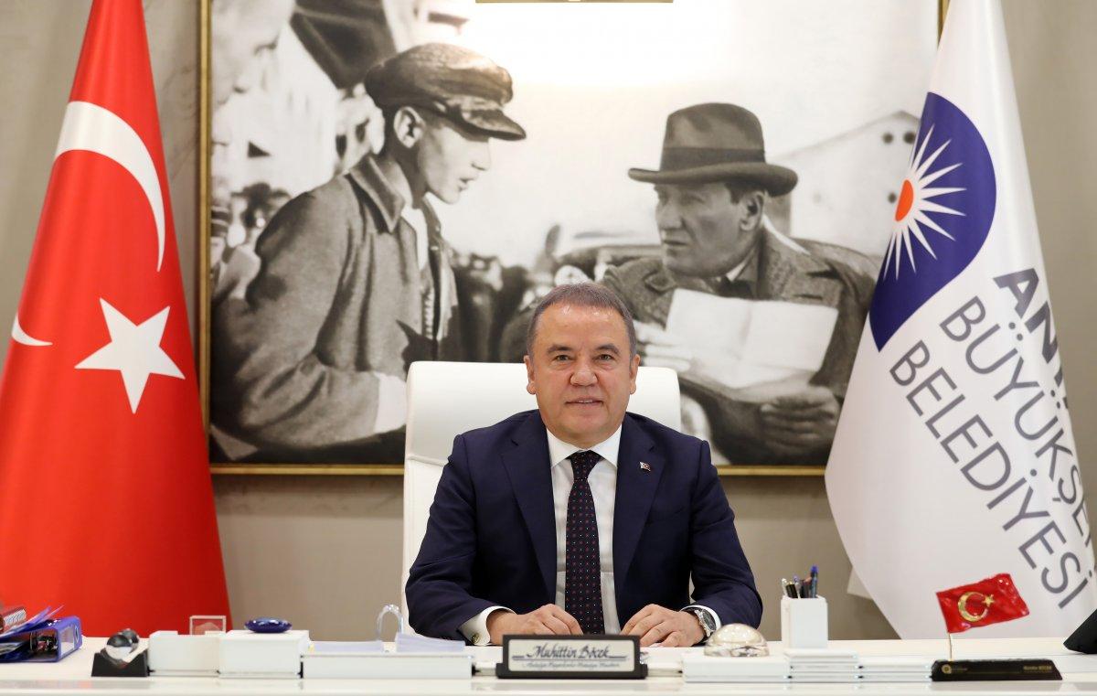 Antalya'da falezlerin 'pavyon'a benzetildiği proje iptal edildi