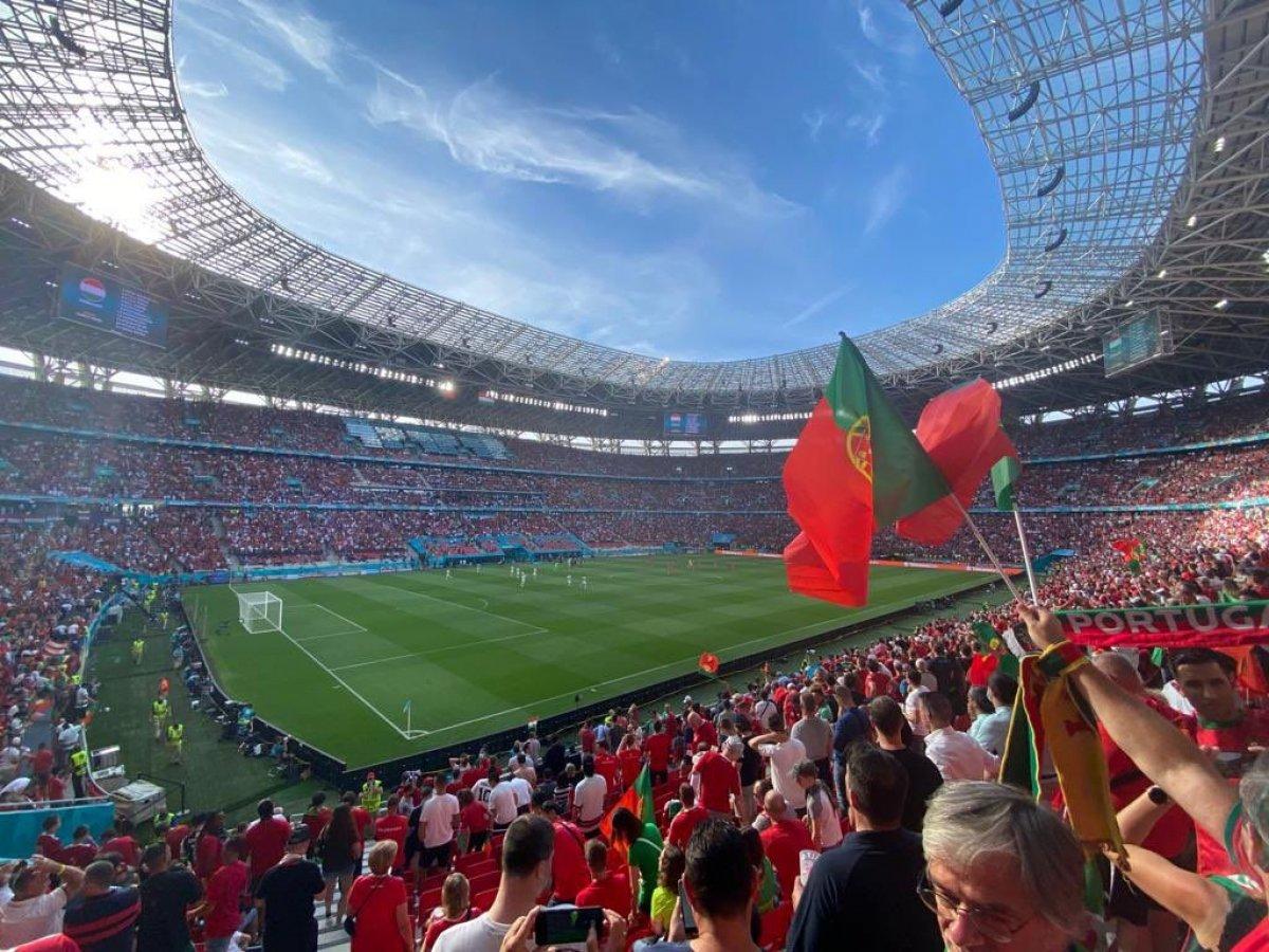 Macaristan-Portekiz maçında tribünlerde renkli görüntüler oluştu