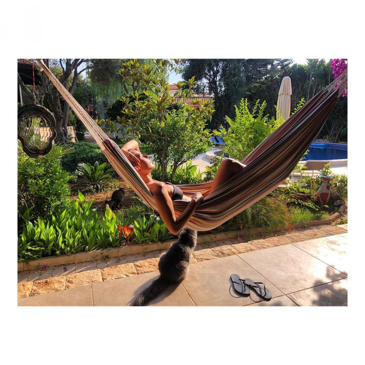 Şevval Sam, Prenses’le tatilde