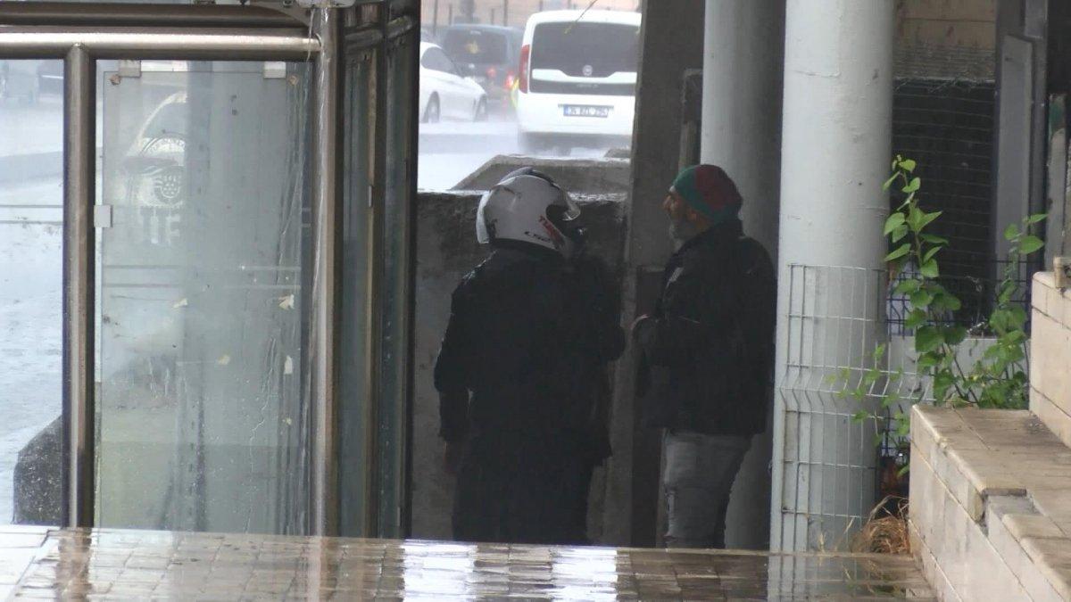 İstanbul'da sağanak hayatı felç etti