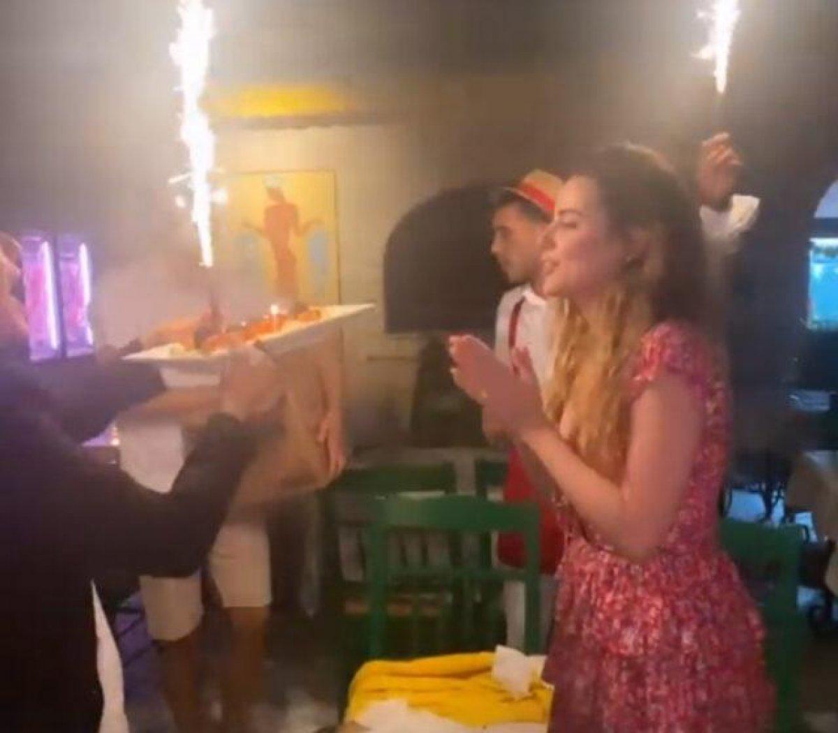 Ezgi Eyüboğlu'nun doğum günü partisi