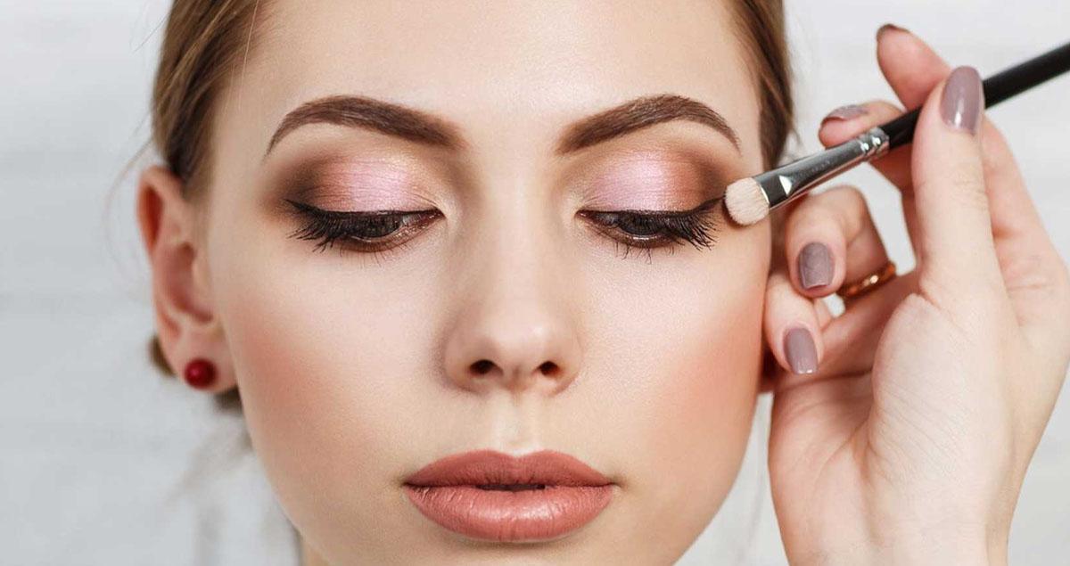 Gözlerinizi ön plana çıkaracak 8 makyaj hilesi