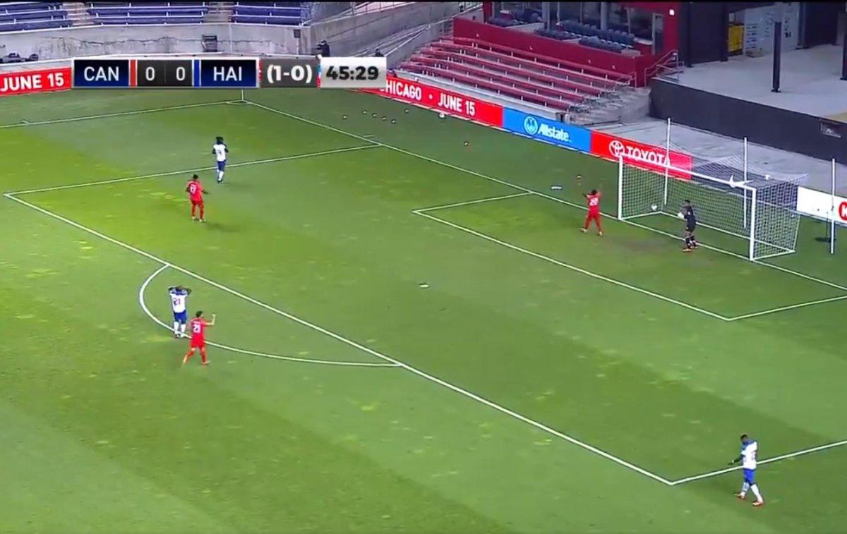 Haiti Milli Takım kalecisinden büyük hata