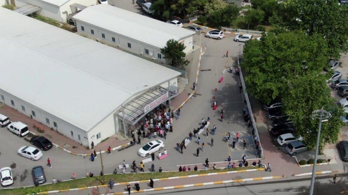 Kartal'da aşı yoğunluğu drone ile görüntülendi