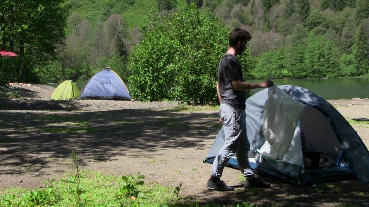 Borçka Karagöl Tabiat Parkı'na ziyaretçi akını