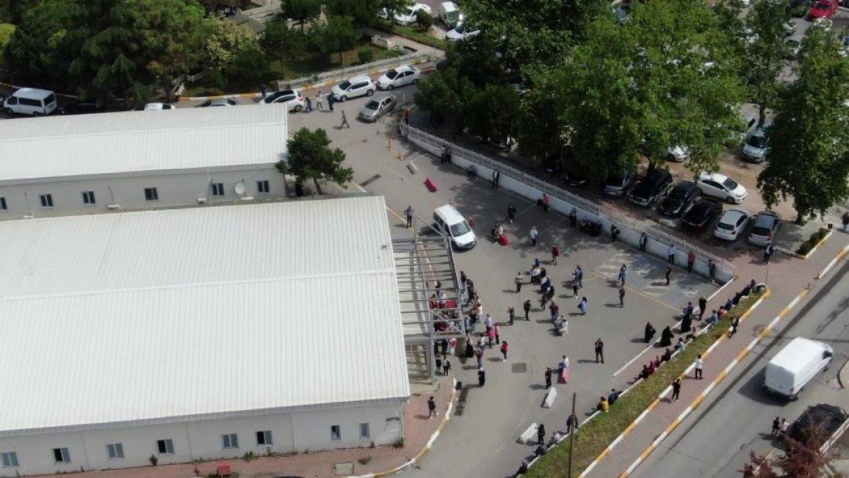 Kartal'da aşı yoğunluğu drone ile görüntülendi