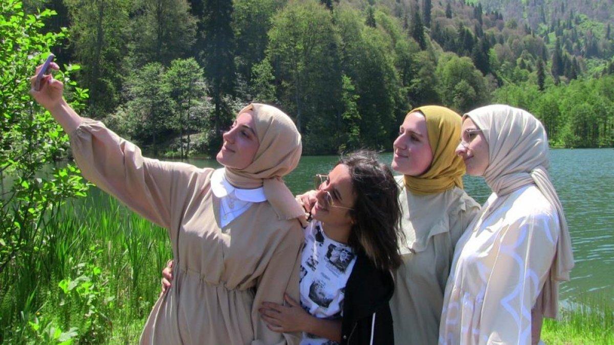 Borçka Karagöl Tabiat Parkı'na ziyaretçi akını