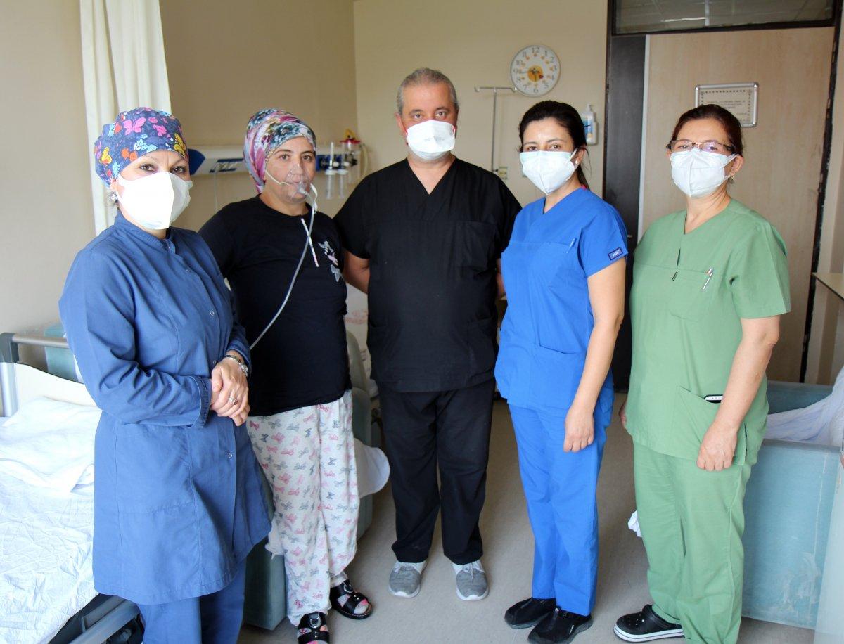 Denizli’de koronavirüse yakalanan kadın, bebeğini ilk kez kucağına aldı