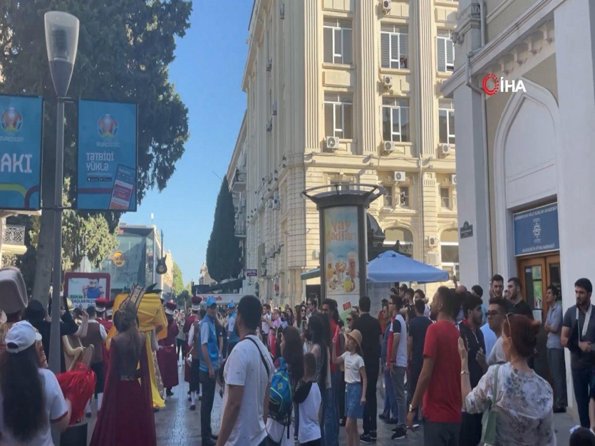 Bakü sokaklarında 'Mehter' coşkusu