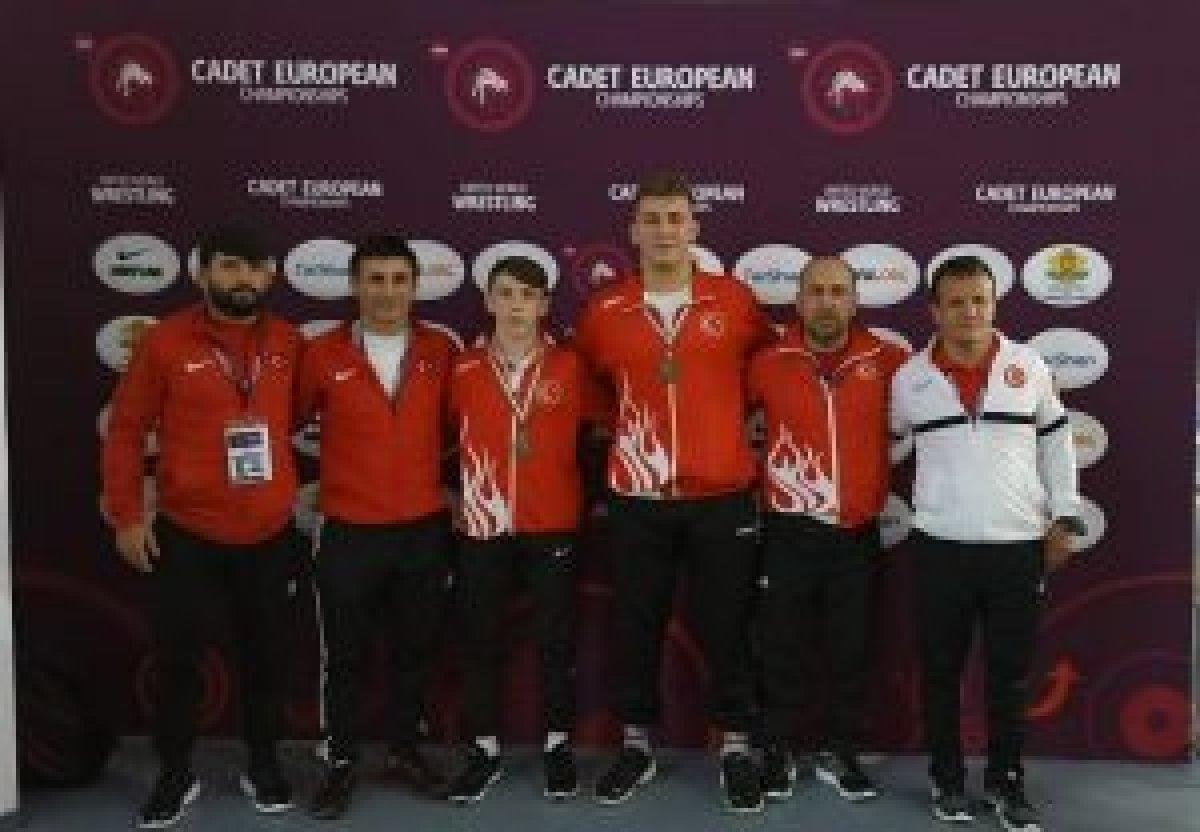 Avrupa Yıldızlar Güreş Şampiyonası'nda millilerimizden 2 bronz madalya