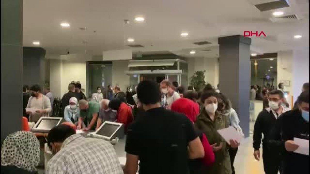 İstanbul'da aşı için uzun kuyruklar oluştu