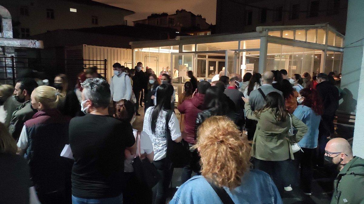 İstanbul'da iş çıkışı hastanelerde aşı yoğunluğu