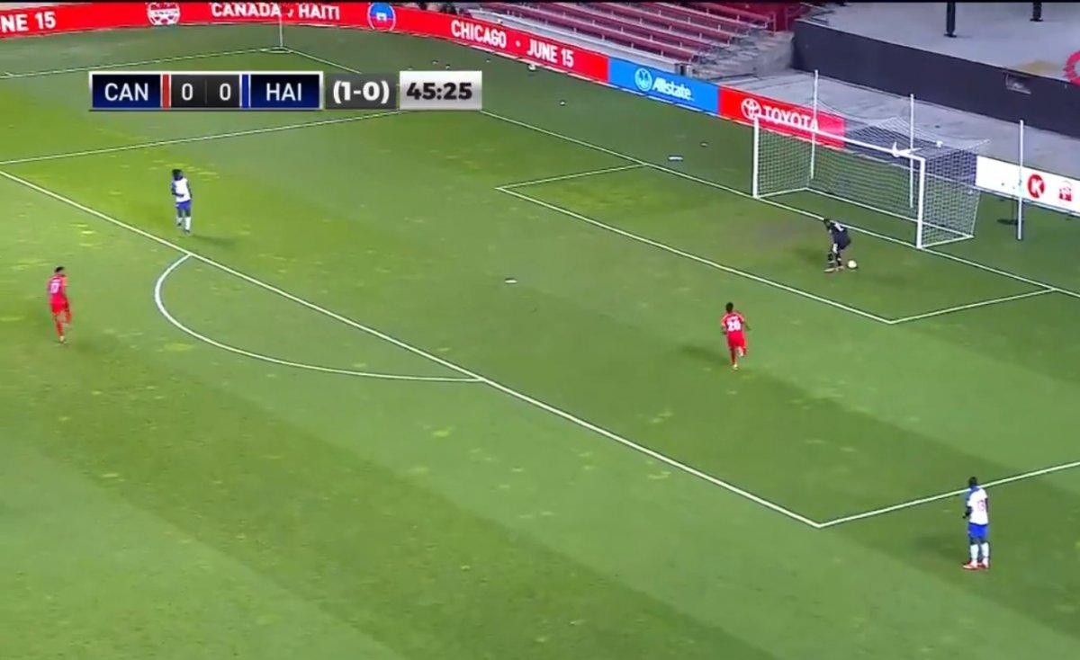 Haiti Milli Takım kalecisinden büyük hata