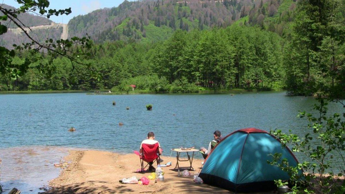 Borçka Karagöl Tabiat Parkı'na ziyaretçi akını