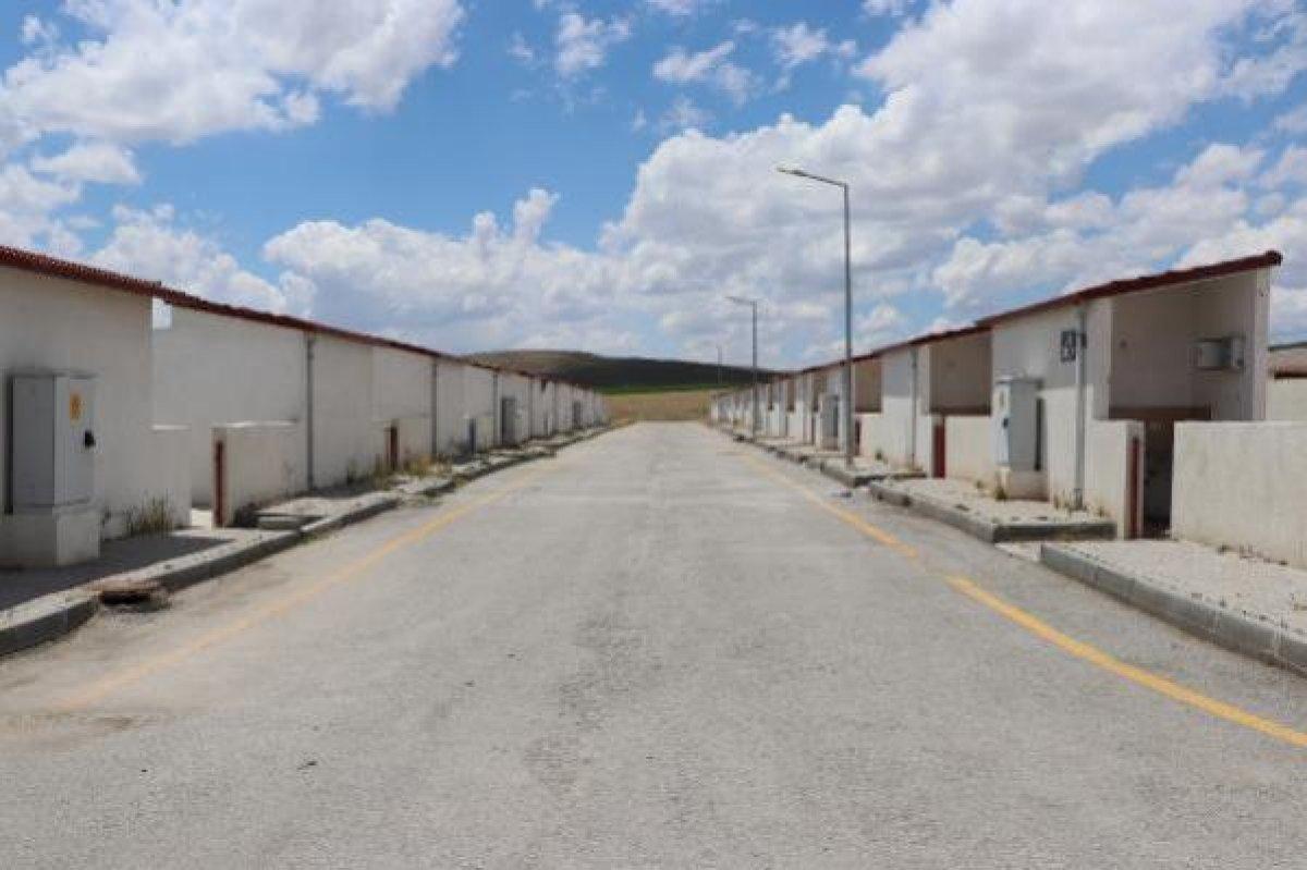 Mevsimlik tarım işçileri için modern yerleşim alanı yapıldı