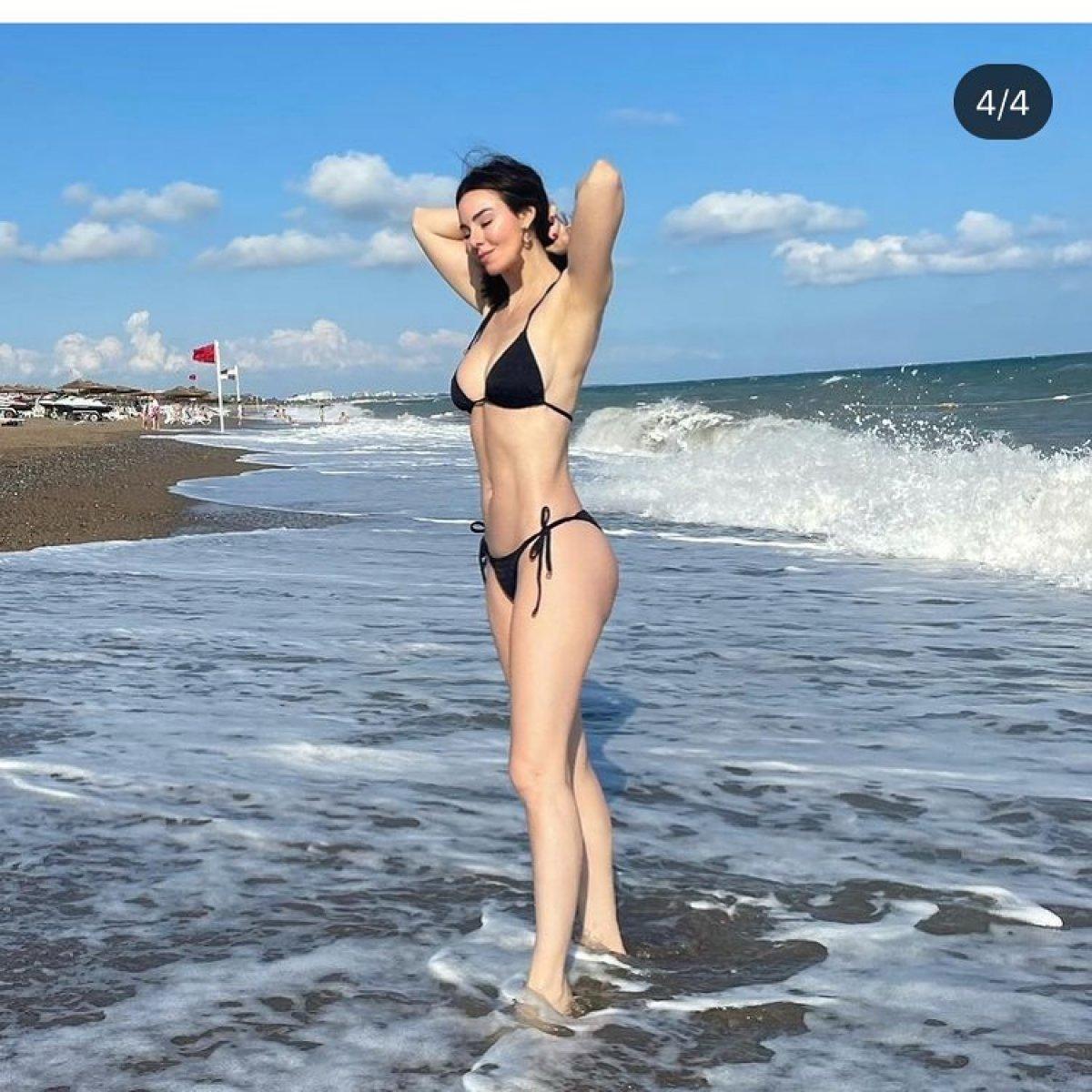 Defne Samyeli tatilde