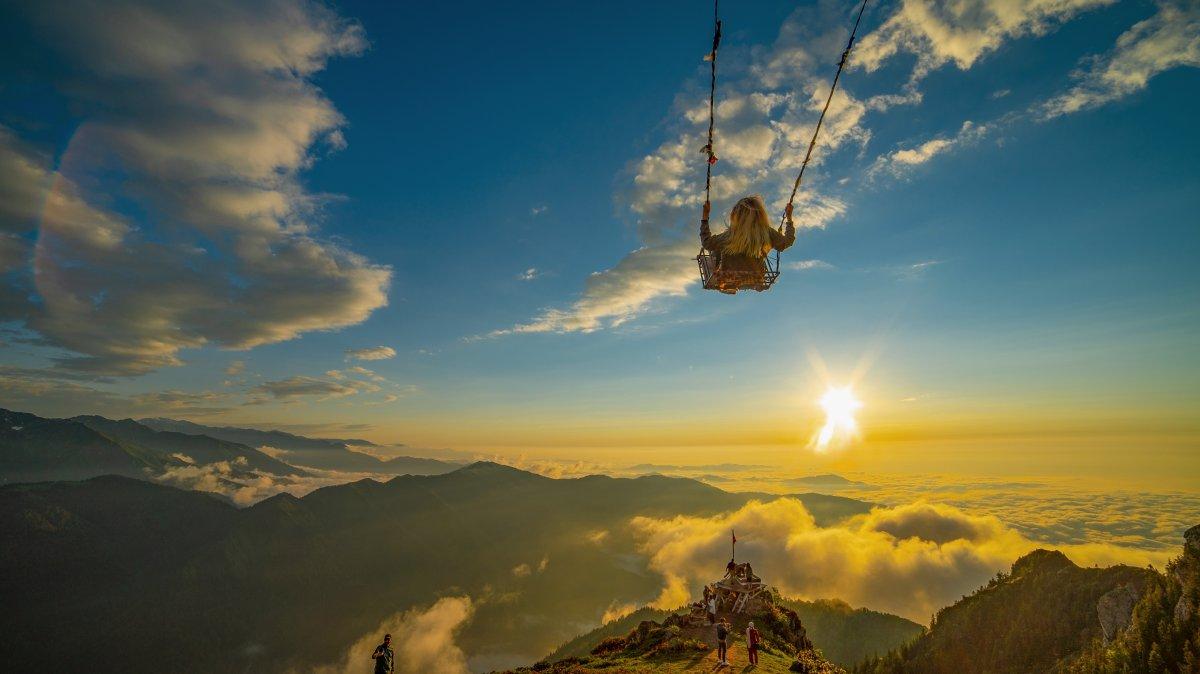 Bulutların üzerindeki Huser Yaylası'nın büyüleyen güzelliği