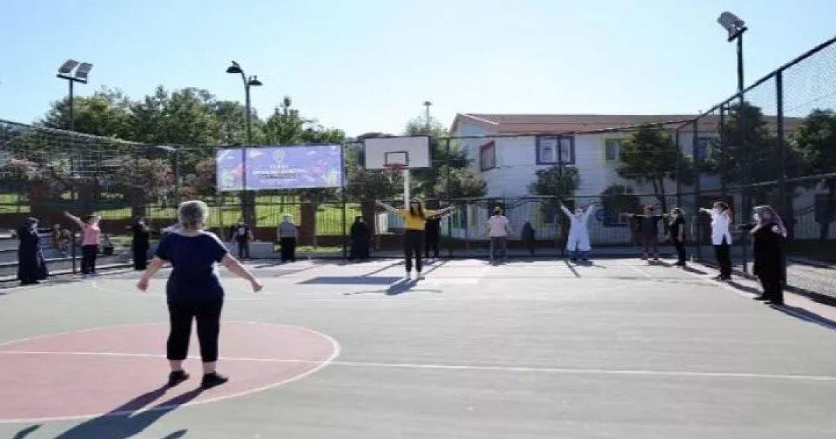 Küçükçekmece'de mesafeli sabah sporu