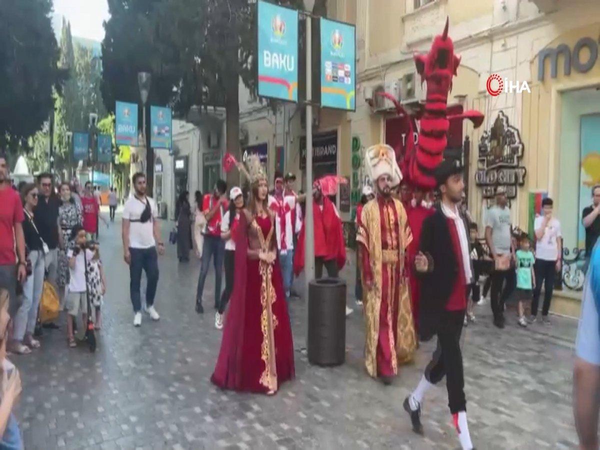 Bakü sokaklarında 'Mehter' coşkusu