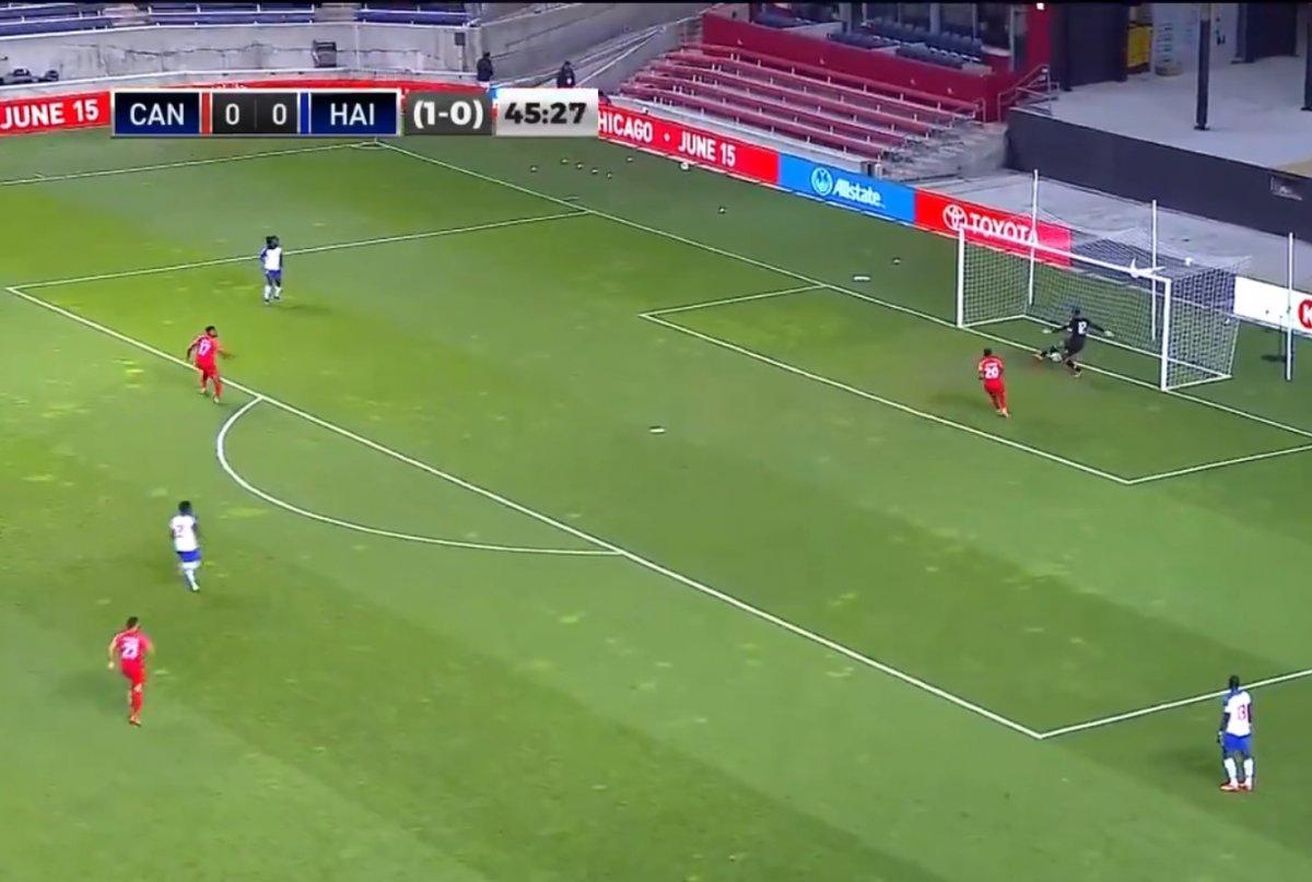 Haiti Milli Takım kalecisinden büyük hata