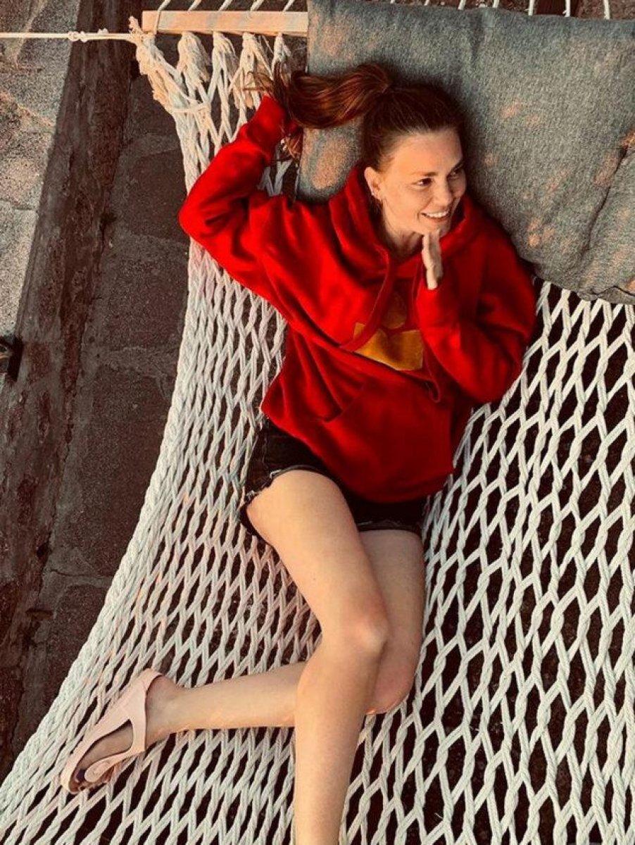 Aslı Enver'in hamak keyfi